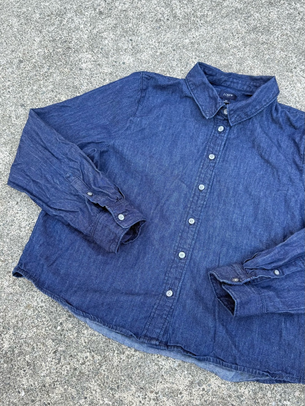 J.Crew Cropped Dark Wash Denim Shirt Size M | Classic Capsule Staple - Picture 4 of 11